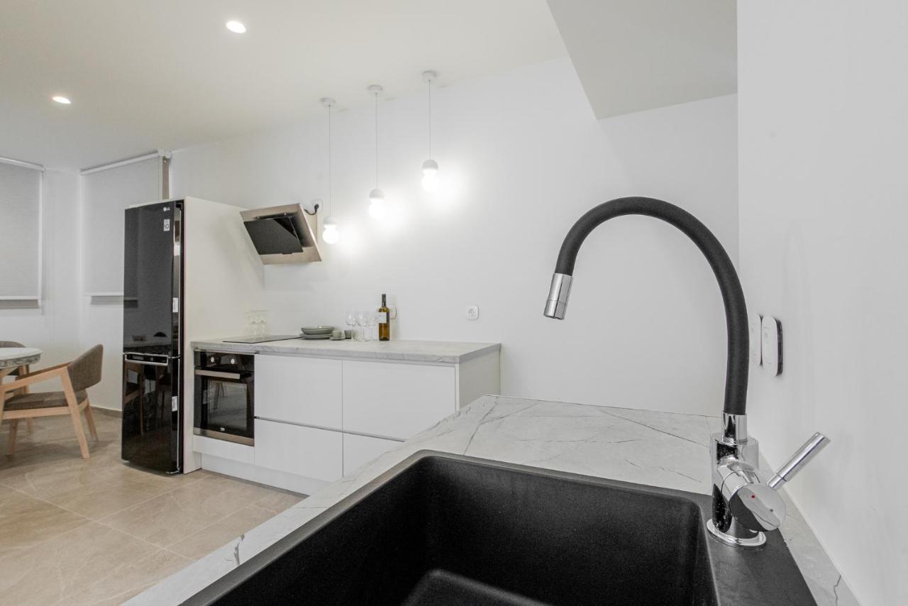 Gemela Allstarboutique In A Appartement *