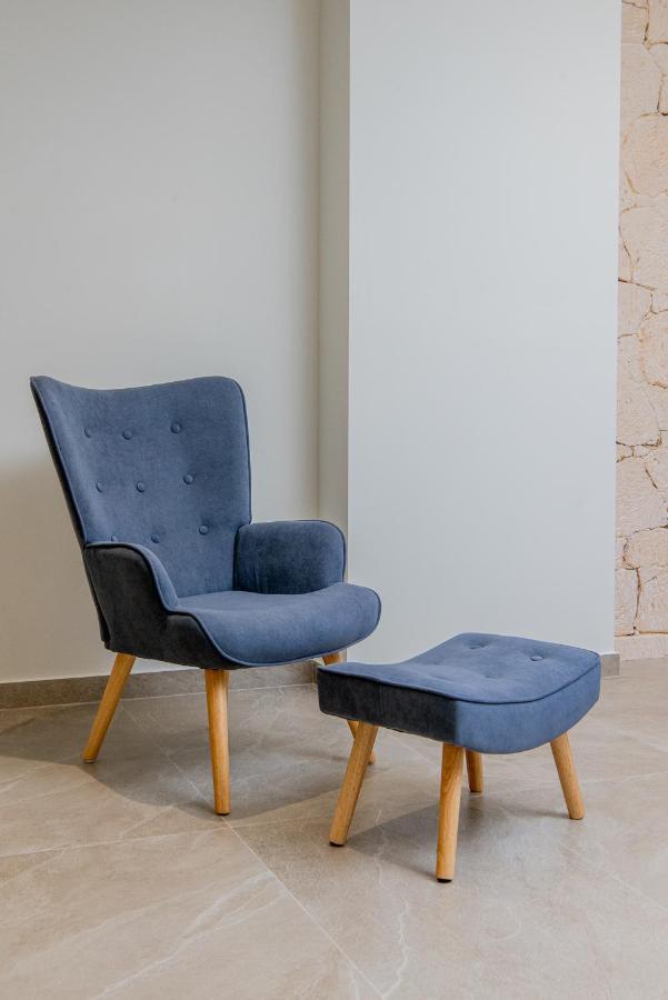 Gemela Allstarboutique In A Appartement Aegina
